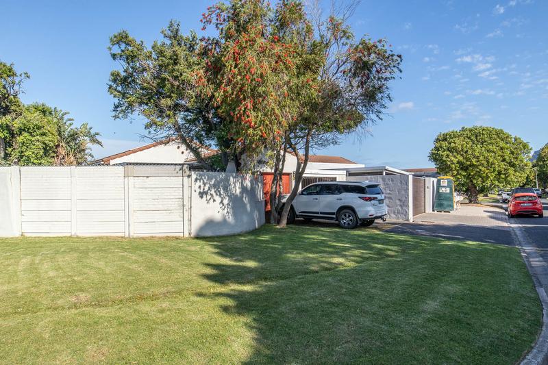 To Let 3 Bedroom Property for Rent in Kirstenhof Western Cape